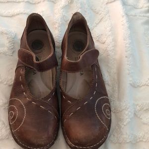 Well loved El Naturalista Mary Jane.